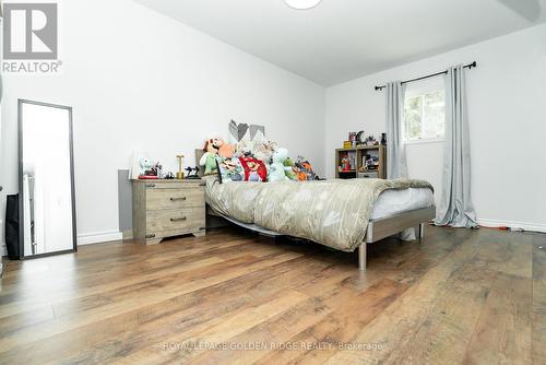 19 Lake Drive N, Georgina, ON - Indoor Photo Showing Bedroom