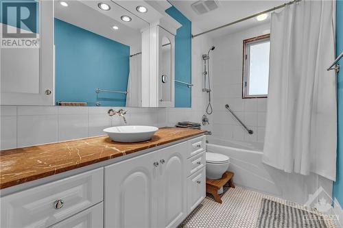 131 Rideau Terrace, Ottawa, ON - Indoor Photo Showing Bathroom