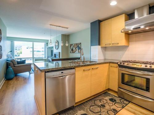 407-38 Front St, Nanaimo, BC - Indoor Photo Showing Kitchen With Double Sink