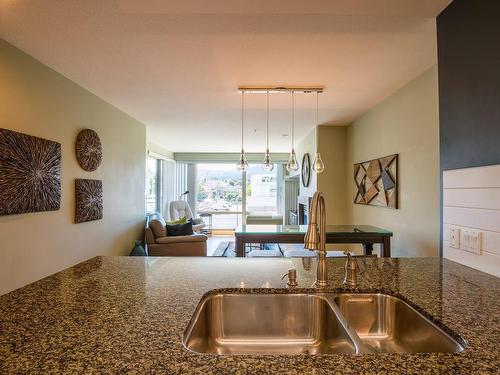 407-38 Front St, Nanaimo, BC - Indoor Photo Showing Kitchen With Double Sink