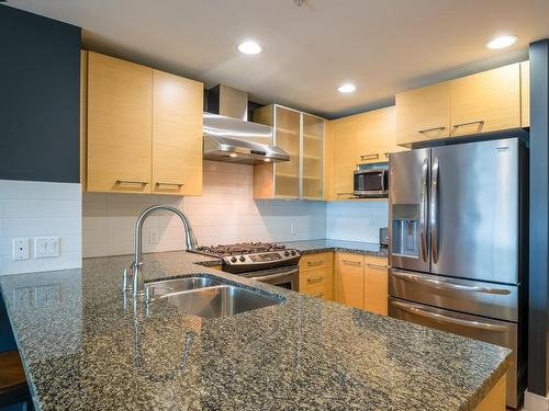 407-38 Front St, Nanaimo, BC - Indoor Photo Showing Kitchen With Double Sink With Upgraded Kitchen