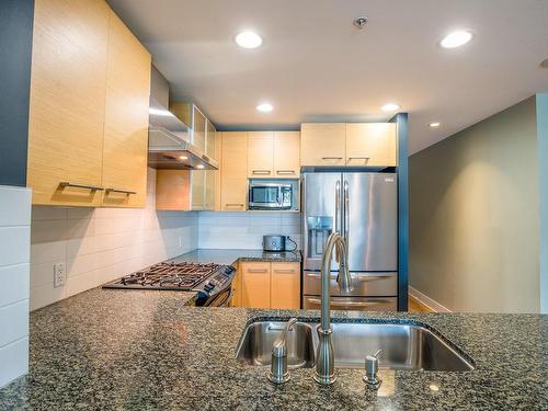 407-38 Front St, Nanaimo, BC - Indoor Photo Showing Kitchen With Double Sink With Upgraded Kitchen