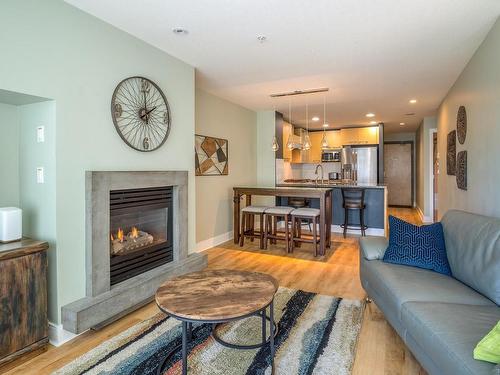 407-38 Front St, Nanaimo, BC - Indoor Photo Showing Living Room With Fireplace