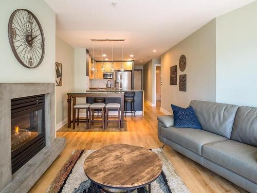 407-38 Front St, Nanaimo, BC - Indoor Photo Showing Living Room With Fireplace