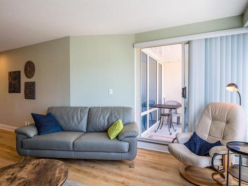 407-38 Front St, Nanaimo, BC - Indoor Photo Showing Living Room