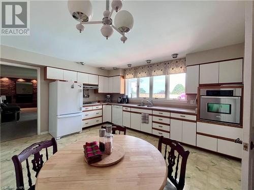 141 Charles Street, Wingham, ON - Indoor Photo Showing Dining Room