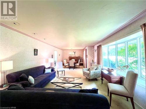 141 Charles Street, Wingham, ON - Indoor Photo Showing Living Room