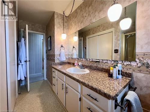 141 Charles Street, Wingham, ON - Indoor Photo Showing Bathroom