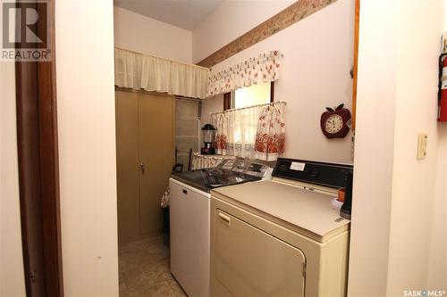 241 31St Street W, Battleford, SK - Indoor Photo Showing Laundry Room