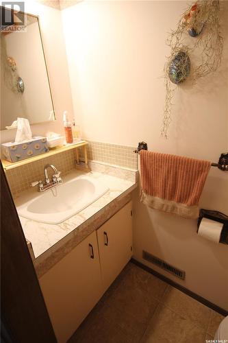 241 31St Street W, Battleford, SK - Indoor Photo Showing Bathroom