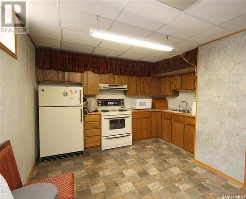 241 31St Street W, Battleford, SK - Indoor Photo Showing Kitchen With Double Sink