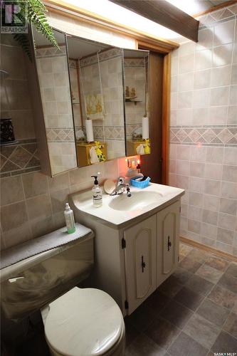 241 31St Street W, Battleford, SK - Indoor Photo Showing Bathroom