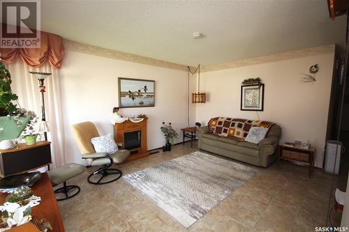 241 31St Street W, Battleford, SK - Indoor Photo Showing Living Room