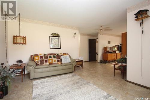 241 31St Street W, Battleford, SK - Indoor Photo Showing Living Room