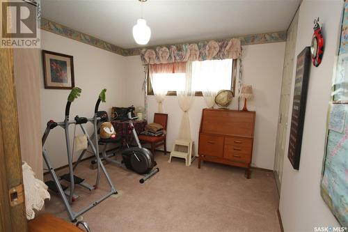 241 31St Street W, Battleford, SK - Indoor Photo Showing Gym Room