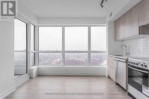 1308 - 395 Bloor Street E, Toronto (North St. James Town), ON - Indoor Photo Showing Kitchen