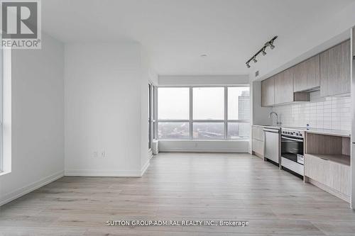 1308 - 395 Bloor Street E, Toronto (North St. James Town), ON - Indoor Photo Showing Kitchen