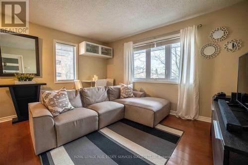 213 - 101 Bristol Road E, Mississauga (Hurontario), ON - Indoor Photo Showing Living Room