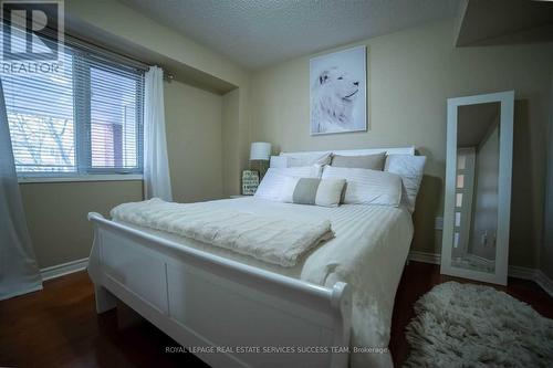 213 - 101 Bristol Road E, Mississauga (Hurontario), ON - Indoor Photo Showing Bedroom