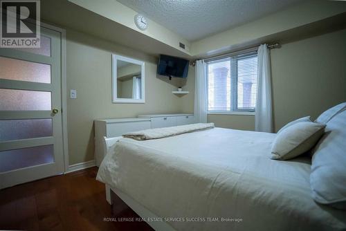 213 - 101 Bristol Road E, Mississauga (Hurontario), ON - Indoor Photo Showing Bedroom