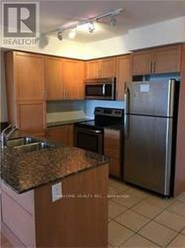 534 - 36 Via Bagnato Avenue, Toronto (Yorkdale-Glen Park), ON - Indoor Photo Showing Kitchen With Double Sink