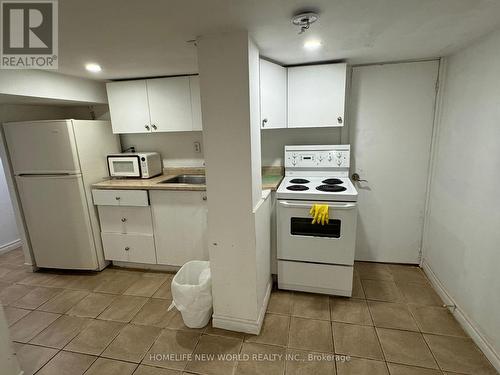 61 Broadway Avenue, Hamilton, ON - Indoor Photo Showing Kitchen