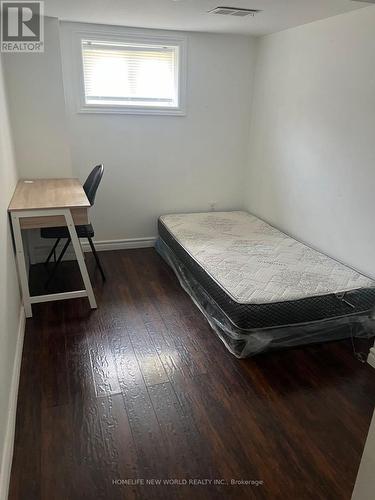 61 Broadway Avenue, Hamilton (Ainslie Wood), ON - Indoor Photo Showing Bedroom