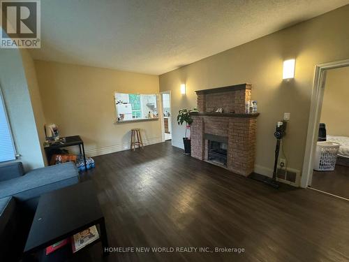 61 Broadway Avenue, Hamilton (Ainslie Wood), ON - Indoor Photo Showing Living Room With Fireplace