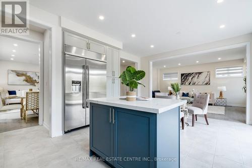 1535 Wellwood Terrace, Milton (Cobban), ON - Indoor Photo Showing Kitchen With Upgraded Kitchen