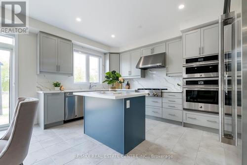 1535 Wellwood Terrace, Milton (Cobban), ON - Indoor Photo Showing Kitchen With Stainless Steel Kitchen With Upgraded Kitchen