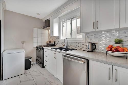 334 Templemead Drive, Hamilton, ON - Indoor Photo Showing Kitchen With Double Sink