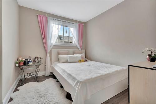 334 Templemead Drive, Hamilton, ON - Indoor Photo Showing Bedroom