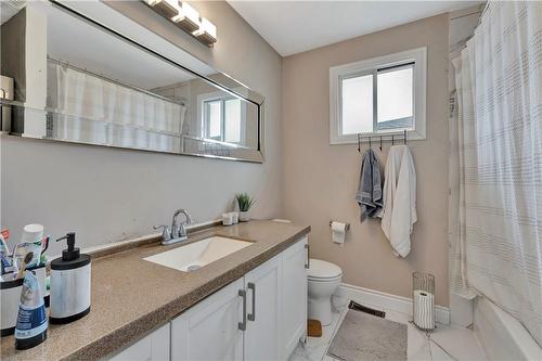 334 Templemead Drive, Hamilton, ON - Indoor Photo Showing Bathroom