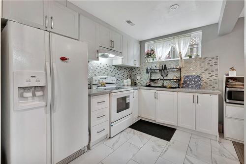 334 Templemead Drive, Hamilton, ON - Indoor Photo Showing Kitchen With Upgraded Kitchen