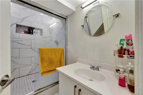 334 Templemead Drive, Hamilton, ON - Indoor Photo Showing Bathroom