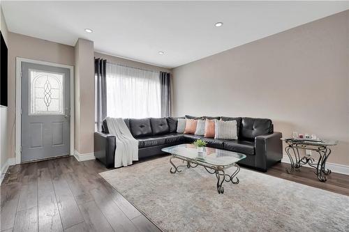 334 Templemead Drive, Hamilton, ON - Indoor Photo Showing Living Room