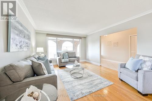 107 Linkdale Road, Brampton (Brampton North), ON - Indoor Photo Showing Living Room