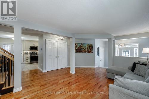 419 Spillsbury Drive, Peterborough (Otonabee), ON - Indoor Photo Showing Living Room