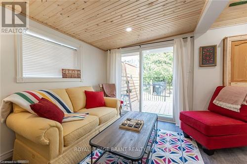 9296 Beachwood Road, Collingwood, ON - Indoor Photo Showing Living Room