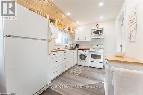 9296 Beachwood Road, Collingwood, ON - Indoor Photo Showing Kitchen