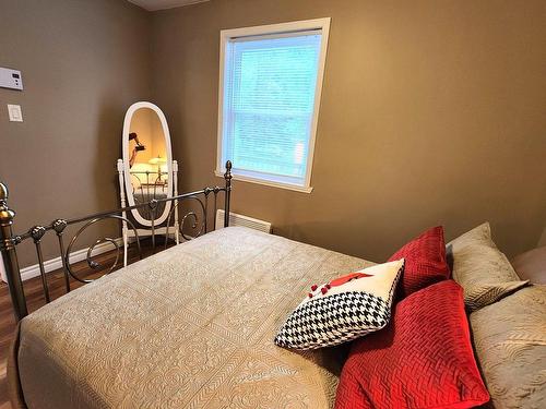 Bedroom - 1864 Ch. Lakeshore, Clarenceville, QC - Indoor Photo Showing Bedroom