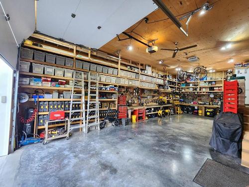 Garage - 1864 Ch. Lakeshore, Clarenceville, QC - Indoor Photo Showing Garage