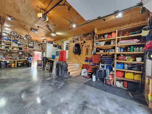 Garage - 1864 Ch. Lakeshore, Clarenceville, QC - Indoor Photo Showing Garage