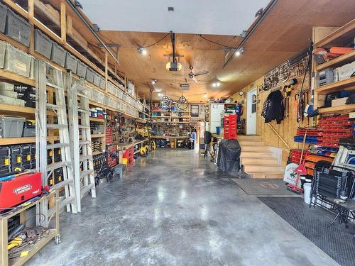 Garage - 1864 Ch. Lakeshore, Clarenceville, QC - Indoor Photo Showing Garage