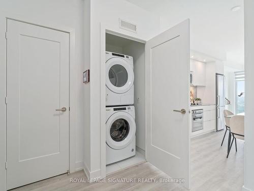 4011-30 Inn On The Park Dr, Toronto, ON - Indoor Photo Showing Laundry Room