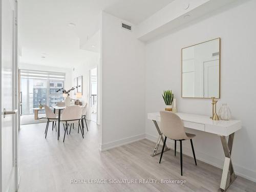 4011-30 Inn On The Park Dr, Toronto, ON - Indoor Photo Showing Dining Room