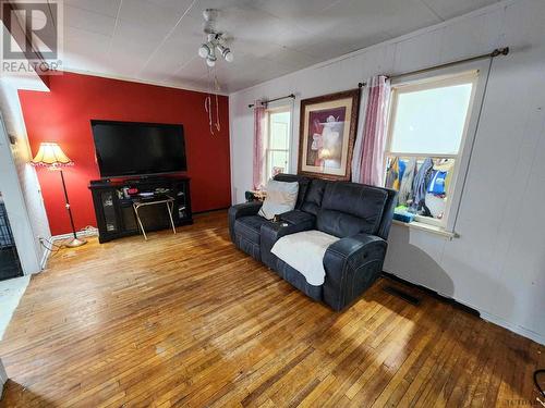 26 Sixth Ave, Englehart, ON - Indoor Photo Showing Living Room