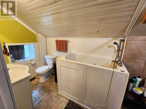 26 Sixth Ave, Englehart, ON - Indoor Photo Showing Bathroom