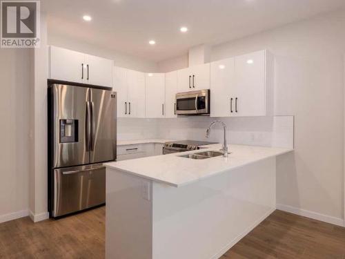 401-1880 Hugh Allan Drive, Kamloops, BC - Indoor Photo Showing Kitchen With Double Sink With Upgraded Kitchen