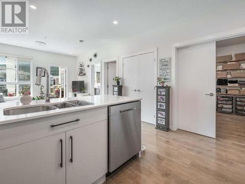 401-1880 Hugh Allan Drive, Kamloops, BC - Indoor Photo Showing Kitchen With Double Sink